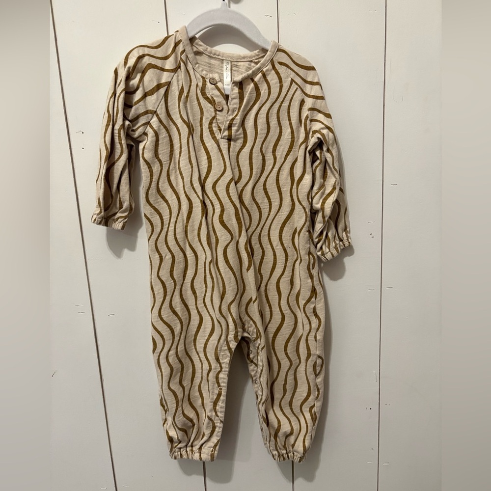 Rylee + Cru Wavy Tan and Cream Kids Footie